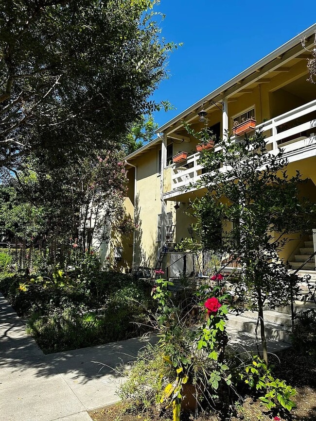 Building Photo - 507 E Maple St Unit 3 Rental