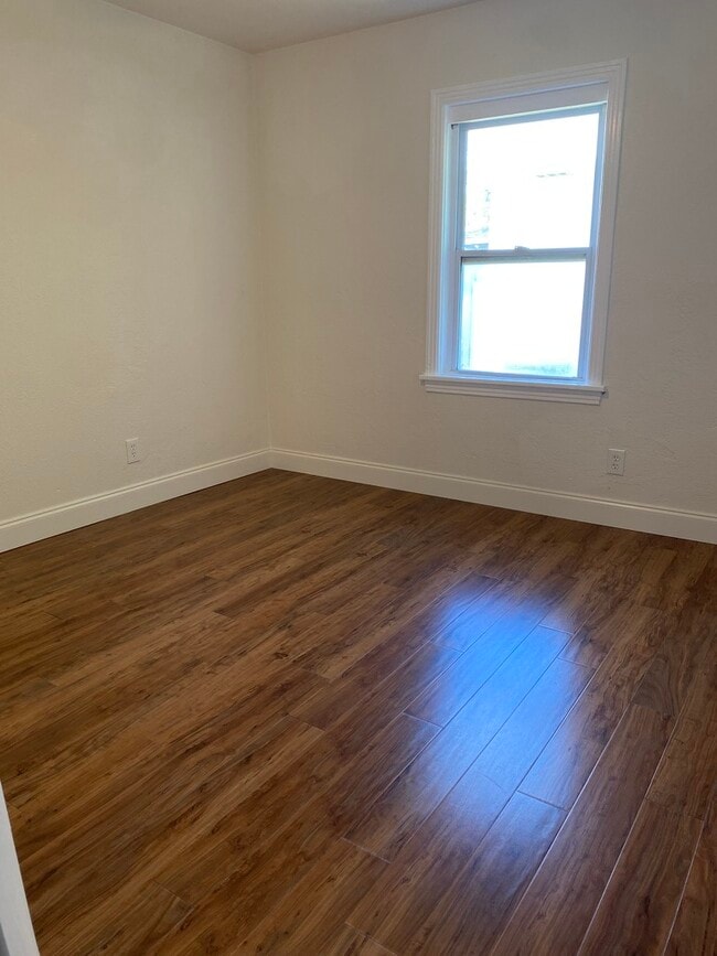 Photo - 129 36th Ave NE