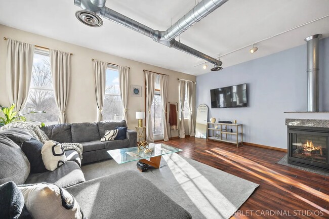 Photo - 1696 Simms St