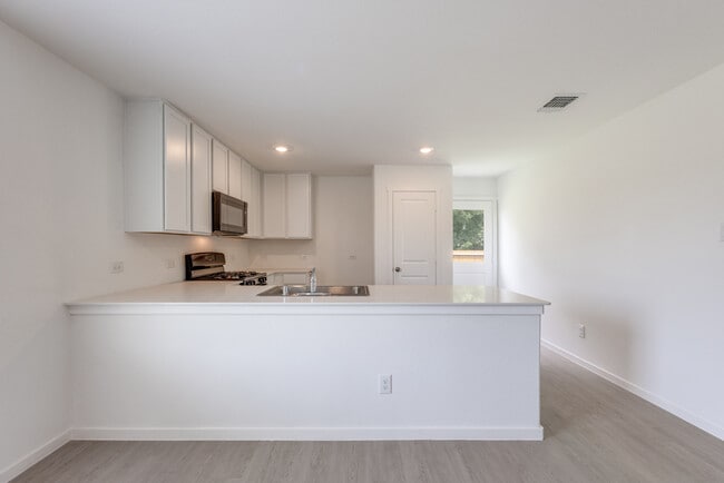 Photo - 1301 Salton Ln
