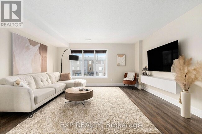 Photo - 76 Lakepointe Dr