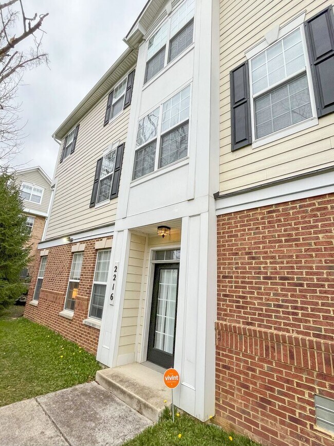 Photo - Sizable End Unit Townhome in Wheaton w/ 2 Car Garage!