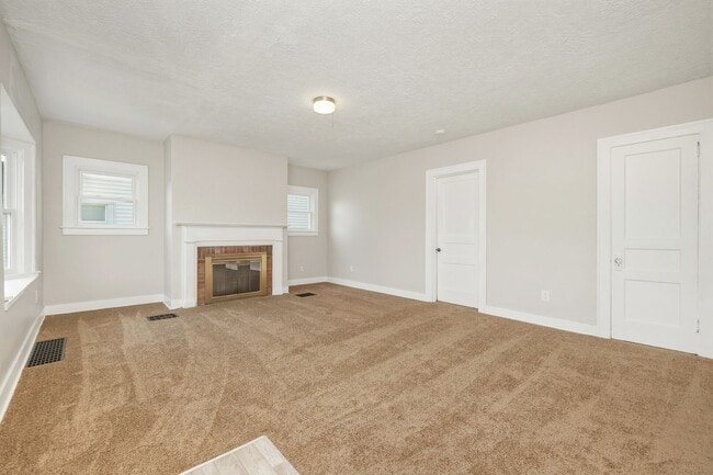 Photo - Three bedroom, one bathroom single in Springfield!