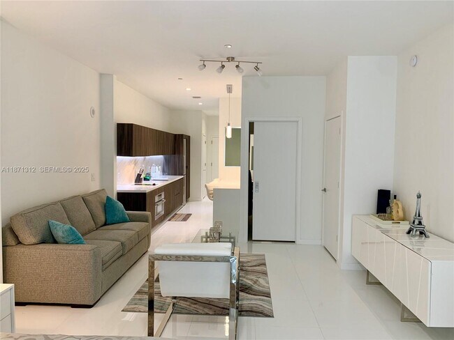 Photo - 851 NE 1st Ave Unidad 502