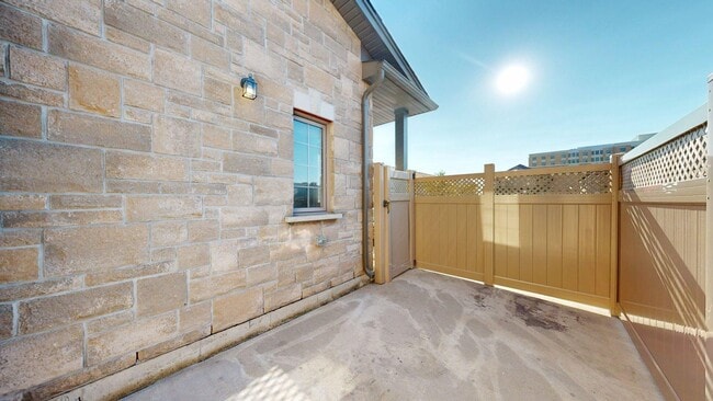 Photo - UNIT 8-3200 SINGLETON AVE-LOWER UNIT Unité 8