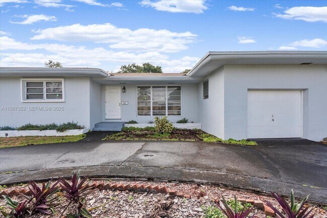 Photo - 1060 NE 166th St