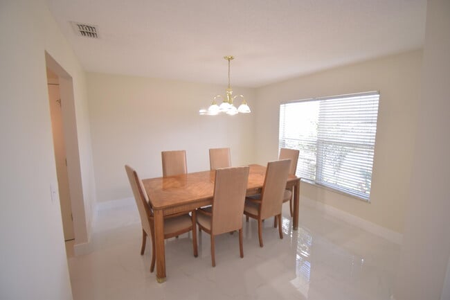 Photo - 2198 SW Cameo Blvd