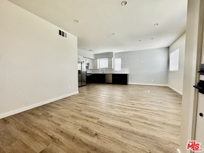 Photo - 5635 Homeside Ave Unidad 5637 1/2