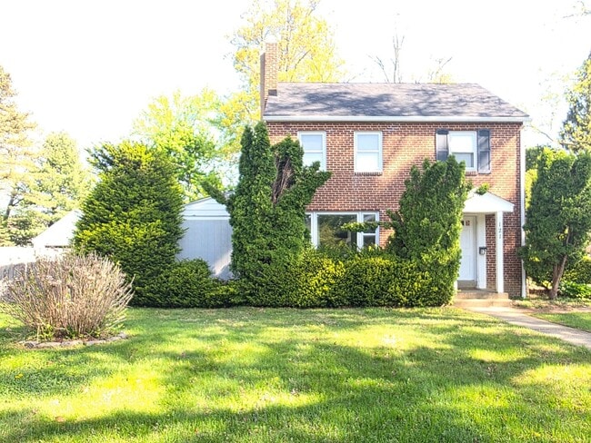 Building Photo - McDaniel Heights Single Family Home