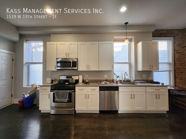 Photo - 1539 W 19th St Apartment Unit 1F
