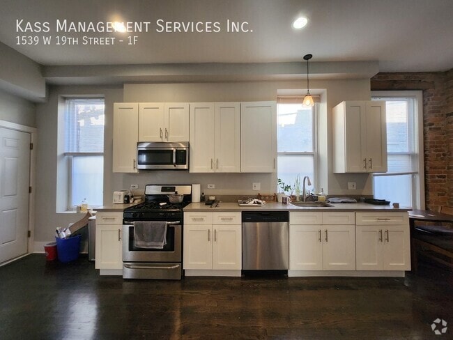 Building Photo - 1539 W 19th St Unit 1F Rental
