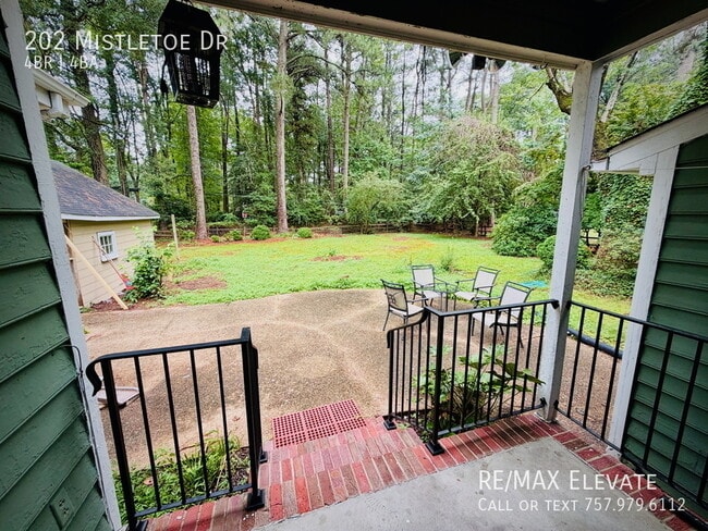 Photo - 202 Mistletoe Dr