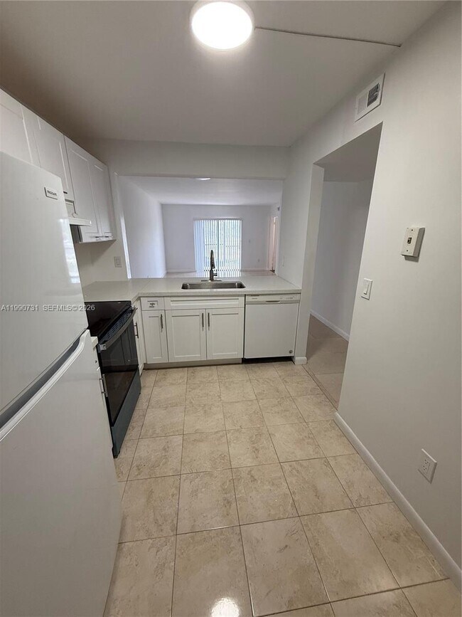 860 NE 207th Terrace Unit 8-106