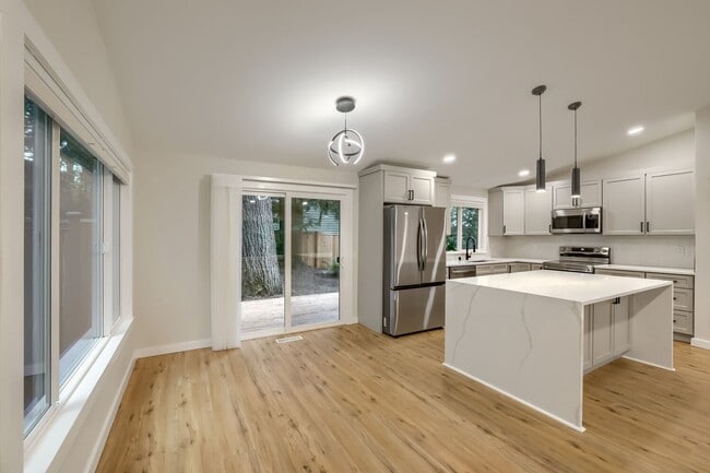 Photo - Bright & Charming 4bed/2.5bath in Desirable Edmonds Neighborhood!