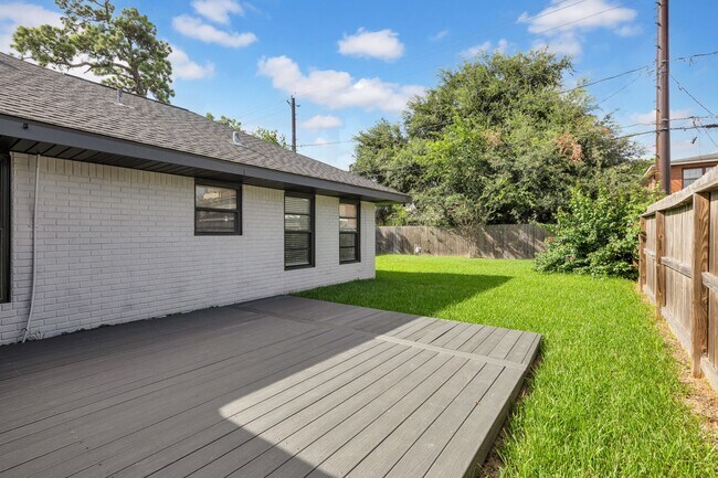 Photo - 3327 Wentworth St