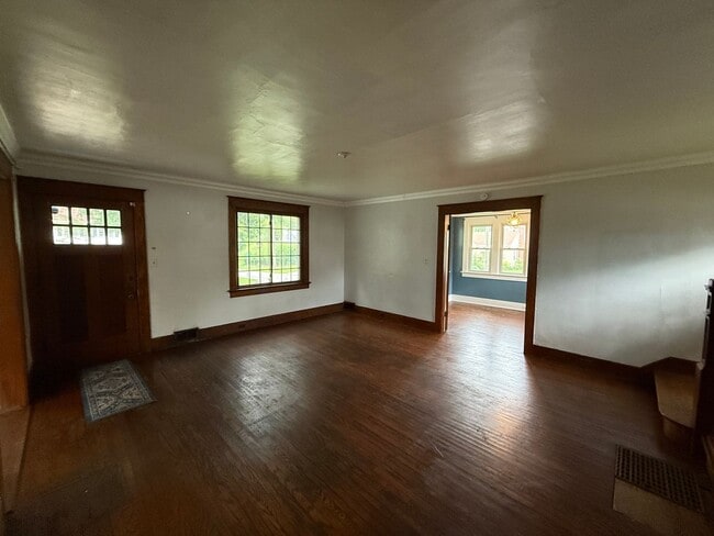 Photo - 403 Englewood Ct