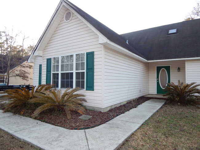 Photo - Adorable!! Centrally located on quiet Cul...