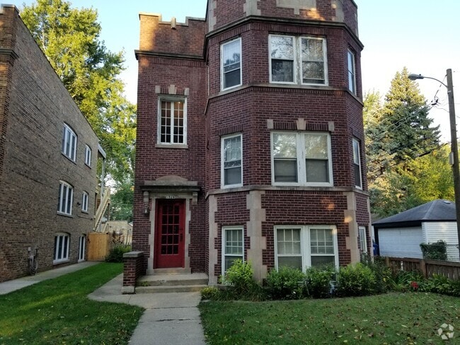 Building Photo - 1326 Dewey Ave Unit B Rental