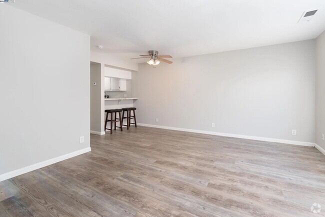 Building Photo - 36345 Fremont Blvd Rental