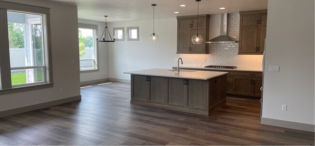 Photo - 2135 N Klemmer Ave