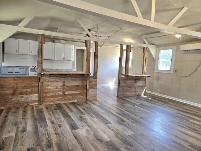 Photo - 1040 W Division St