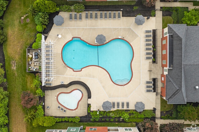 Piscina - Dwell Cherry Hill