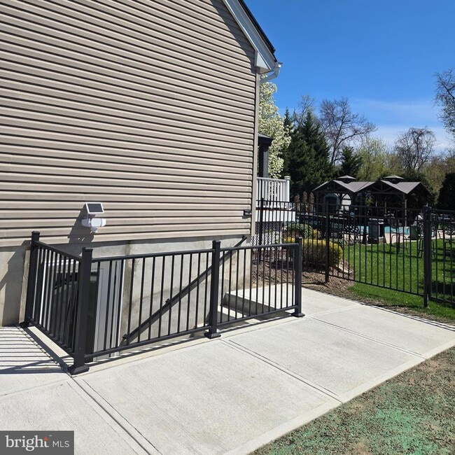 3 Hillfield Ave