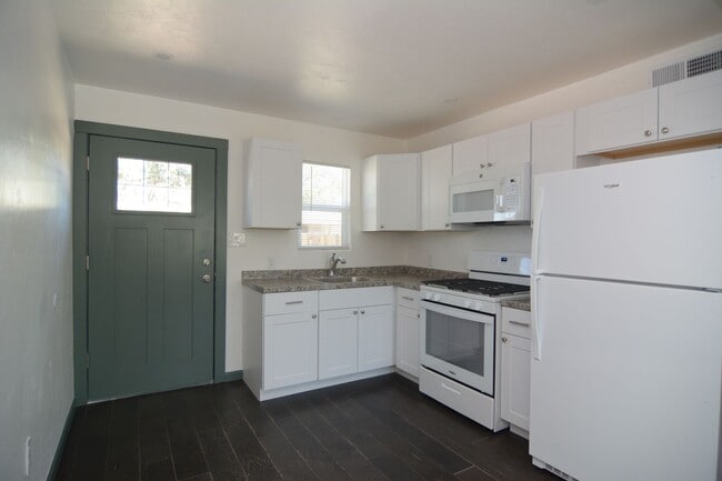 Photo - Remodeled 2 Bedroom 1 Bath Duplex! Great Central Tucson Location!