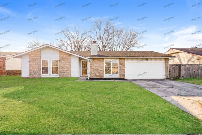 Building Photo - 405 W Austin St