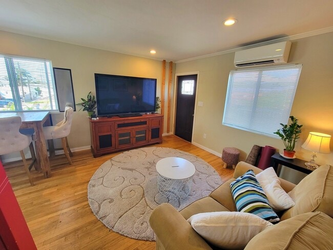 Building Photo - 4749 Niagara Ave Rental
