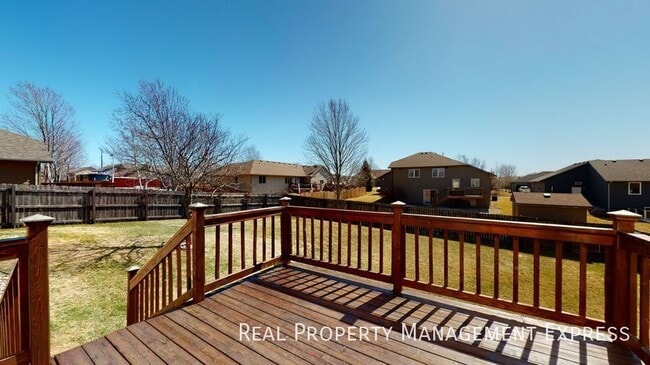 Photo - Beautiful 4 Bed 3.5 Bath House with 3-stall attached garage and fenced backyard on West side