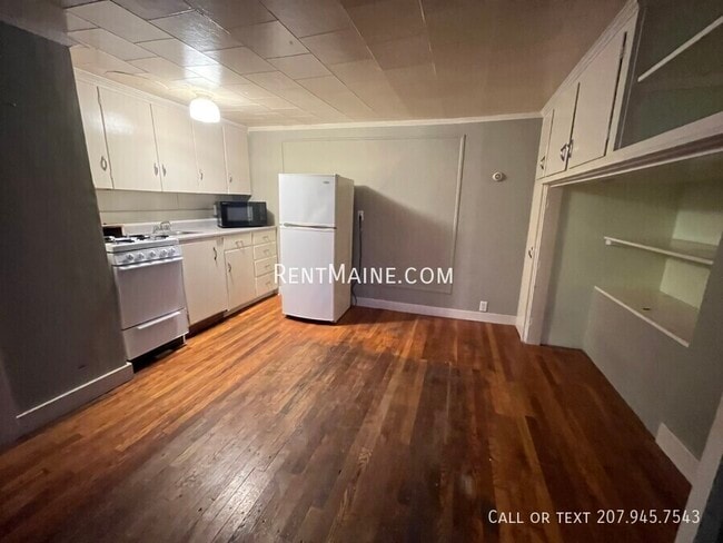 Building Photo - 200 Center St Unit 3