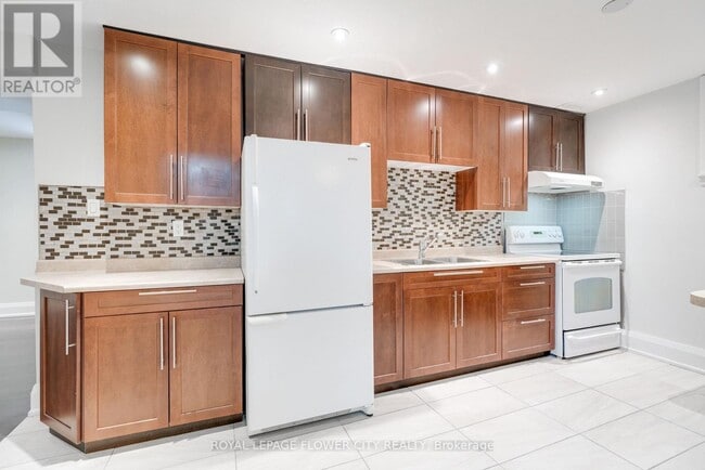 Photo - 5674 Whitehorn Ave