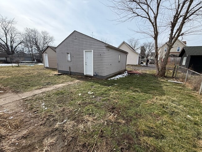 Photo - 1507 Stark Ave SW