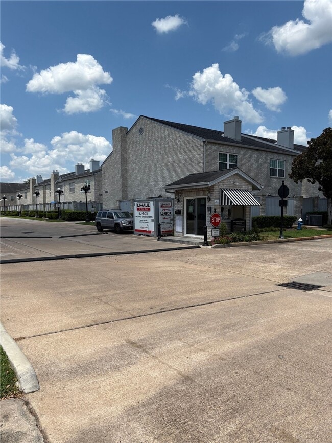Building Photo - 622 Wilcrest Dr Unit 622