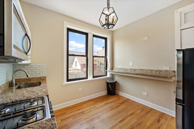 Photo - 2242 N Western Ave Unidad 2F