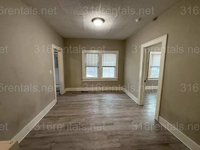 Photo - $799- 2 bedroom / 1 bathroom - Single Fami...