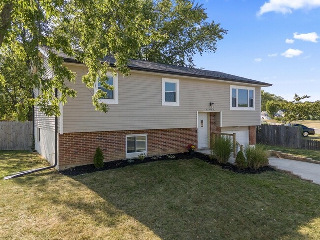 Photo - 299 Lombard Rd