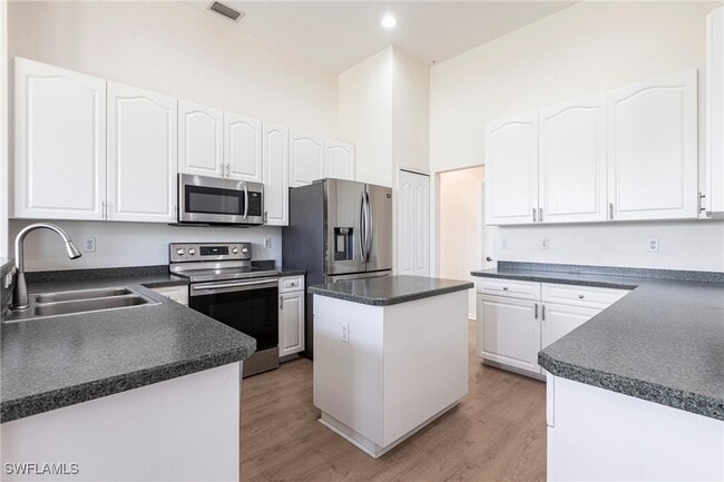 Photo - 7306 Powder Puff