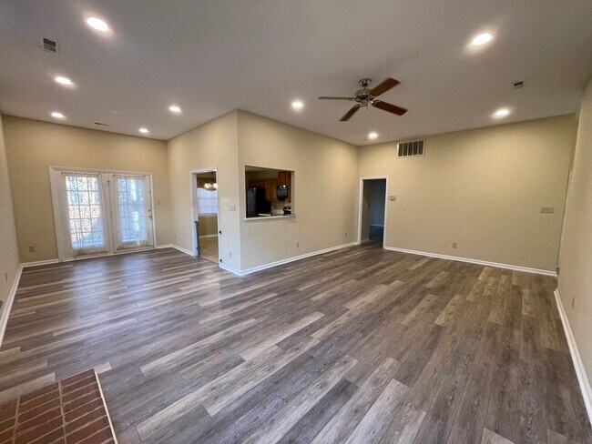 Photo - 8601 Findon Pl