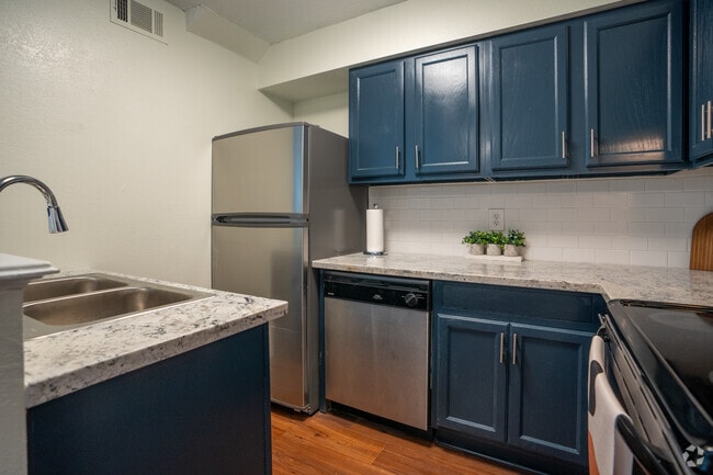 3BR, 3BA - 1,402SF - Kitchen