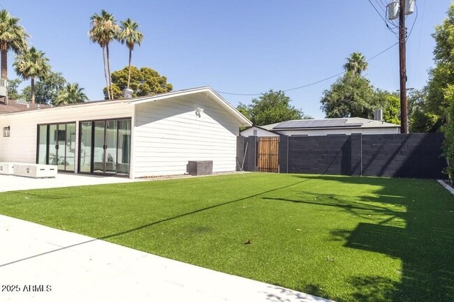 Photo - 5323 N 6th St