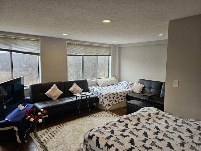 Living Area - 6631 Wakefield Dr Unit 613A