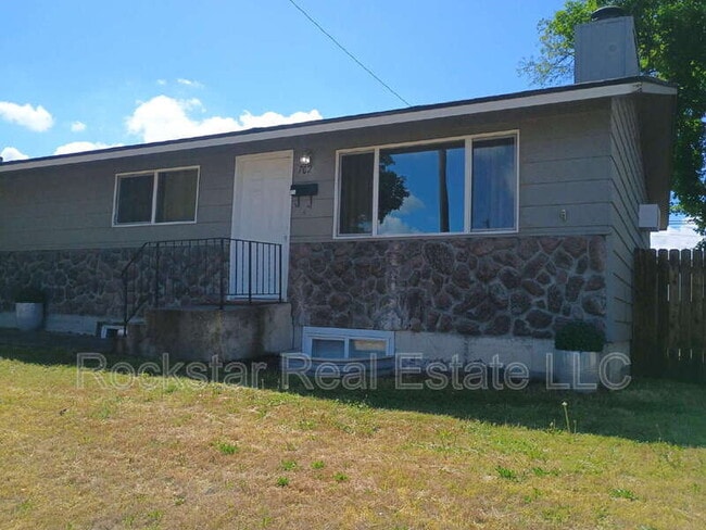 Photo - 702 E Bridgeport Ave