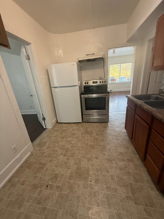 Photo - 216 W Fayette Ave