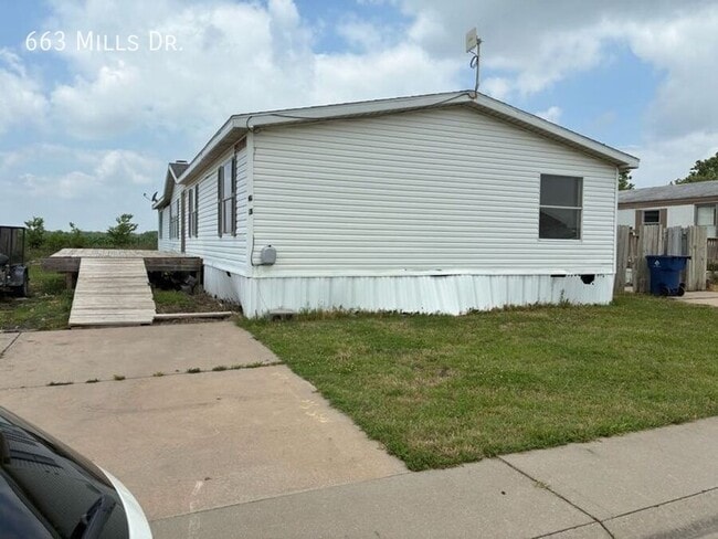 Photo - 663 W Mills Dr