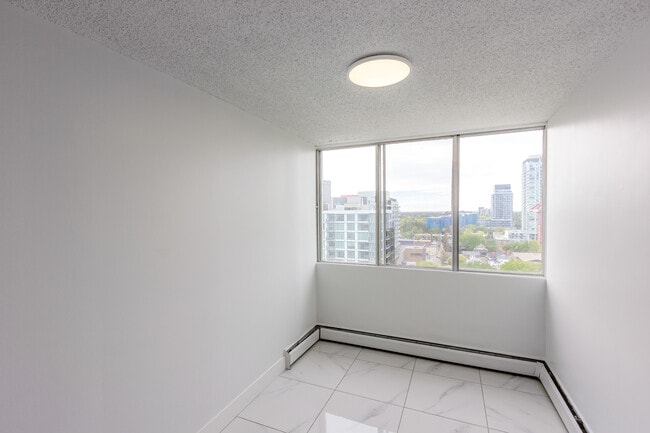 Photo - Signature Tower