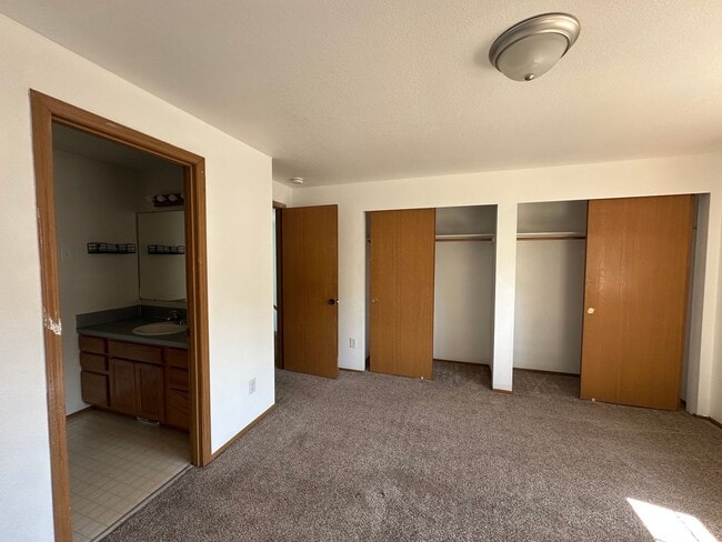 Photo - 15308-15310 Berry Valley Rd SE