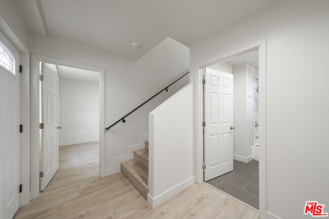 Photo - 735 E 82nd St Unit 735