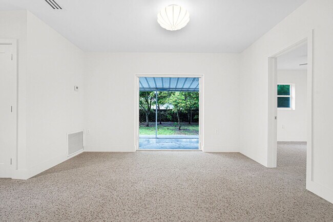 Photo - 341 NW 43rd St